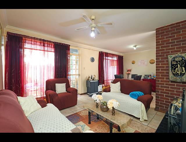 3 BEDROOM TOWNHOUSE FOR SALE IN BLACKHEATH